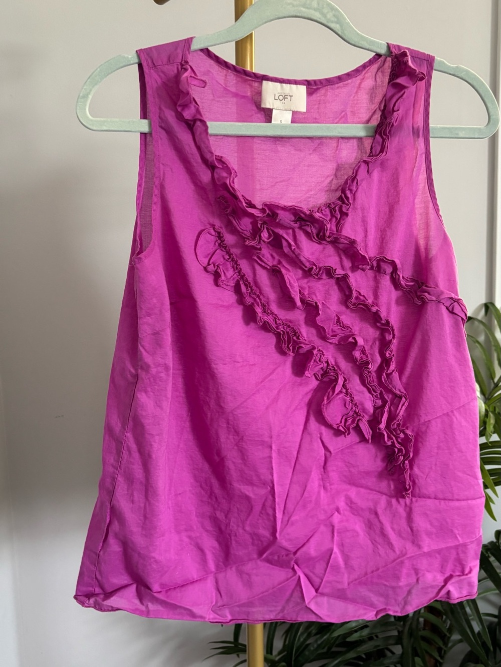 🌺LOFT Magenta Ruffle Front Sleeveless Cotton Top🌺